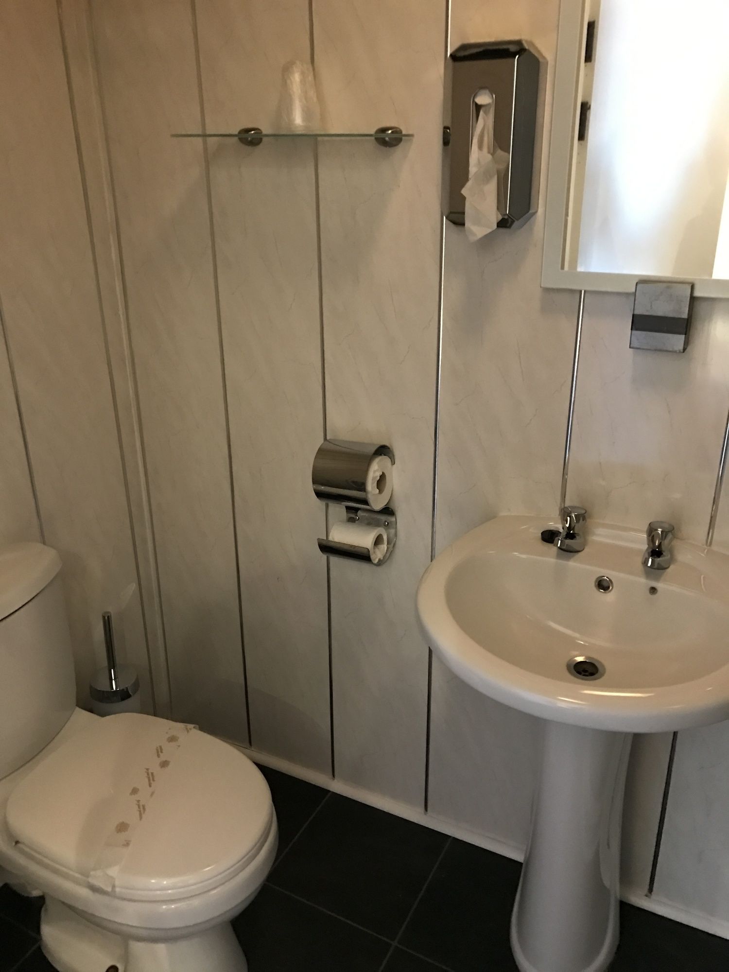 Фото Queens Plaza Hotel