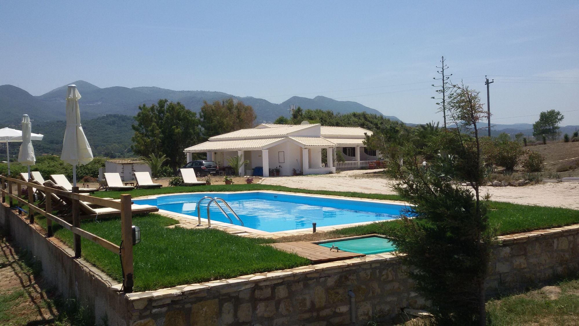 Фото Elli Beach Apartments and Studios