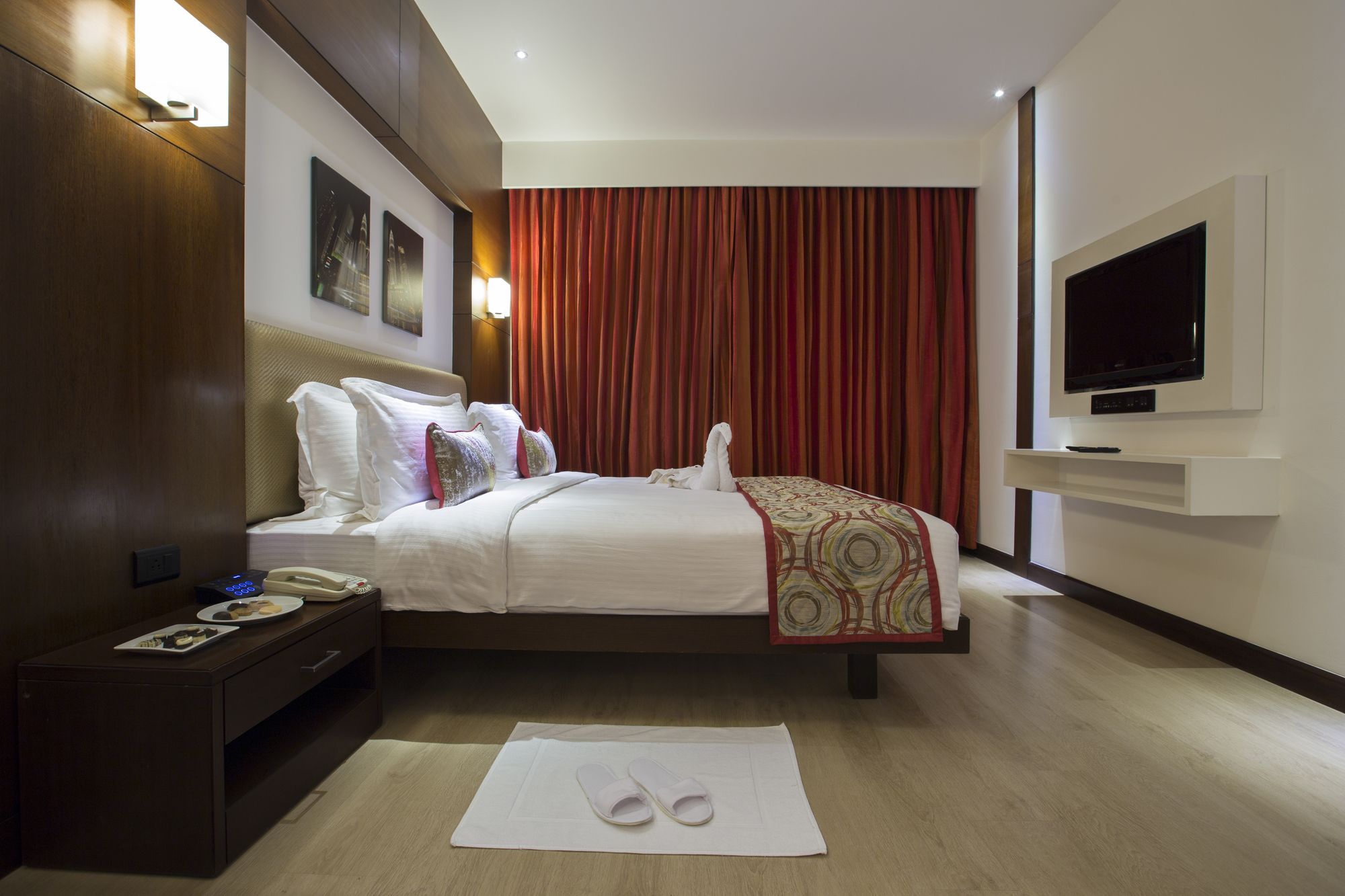 Фото Hash Six Hotels