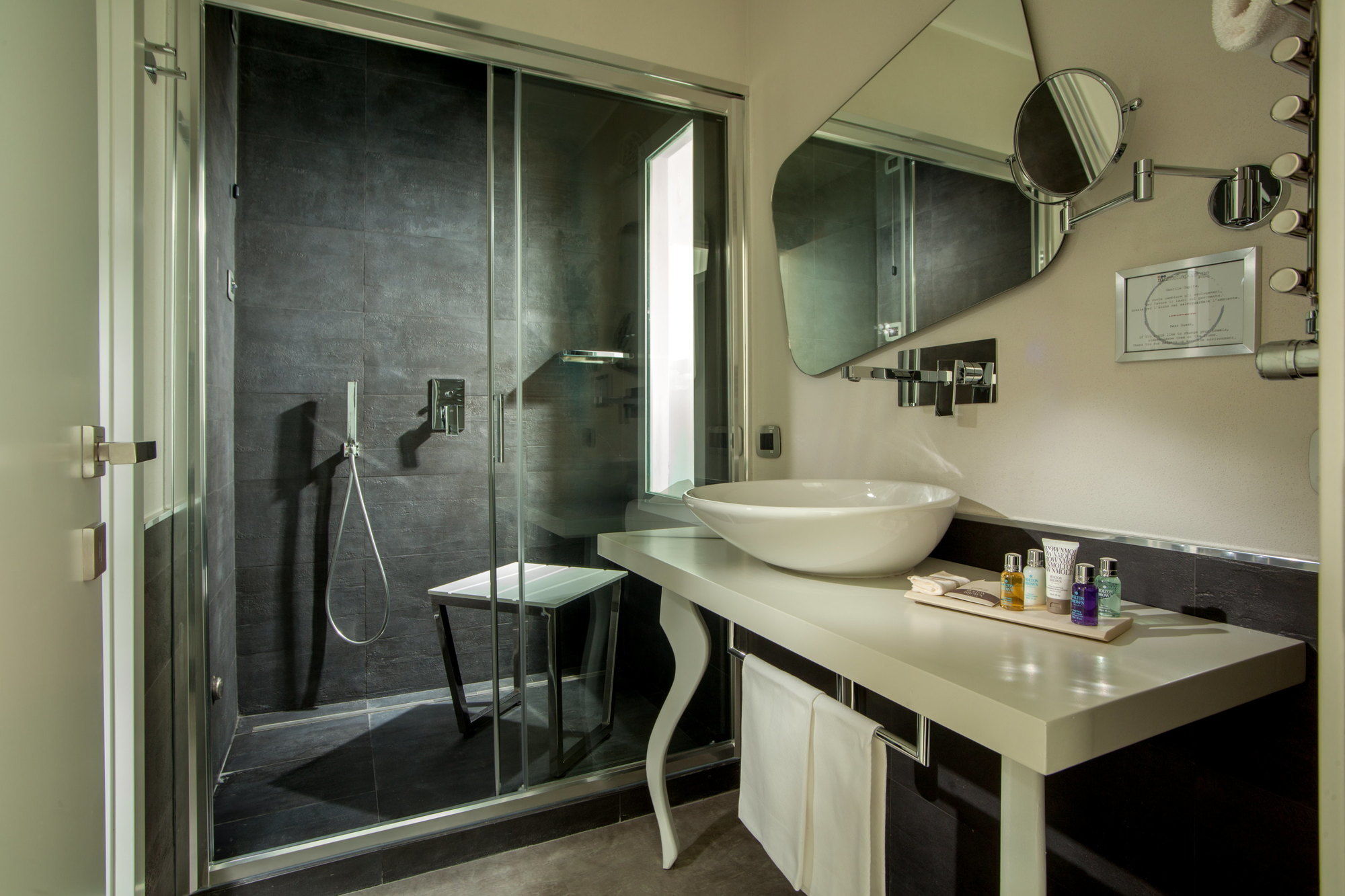 Фото Montenapoleone Suites