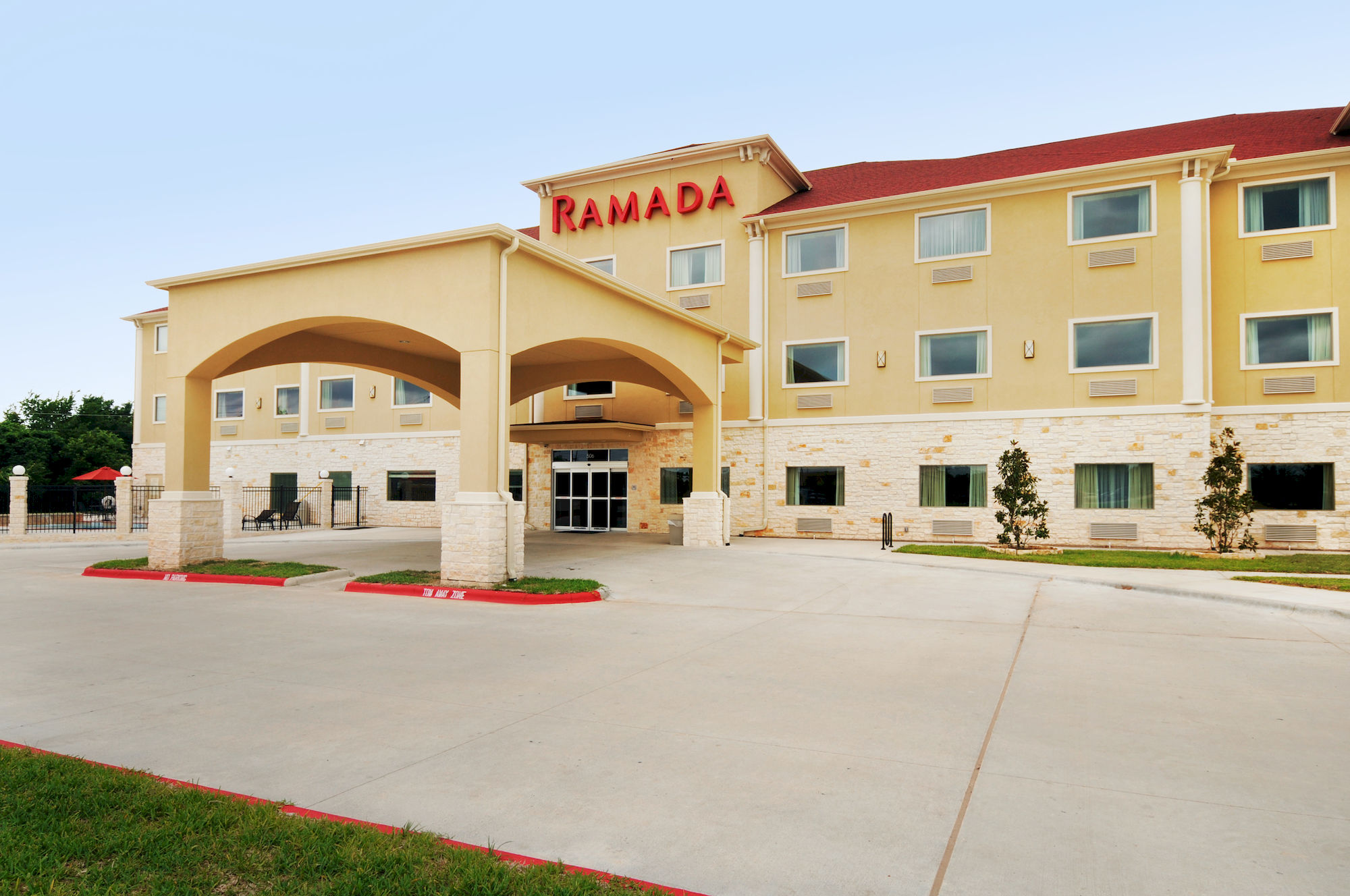 Фото Ramada by Wyndham College Station