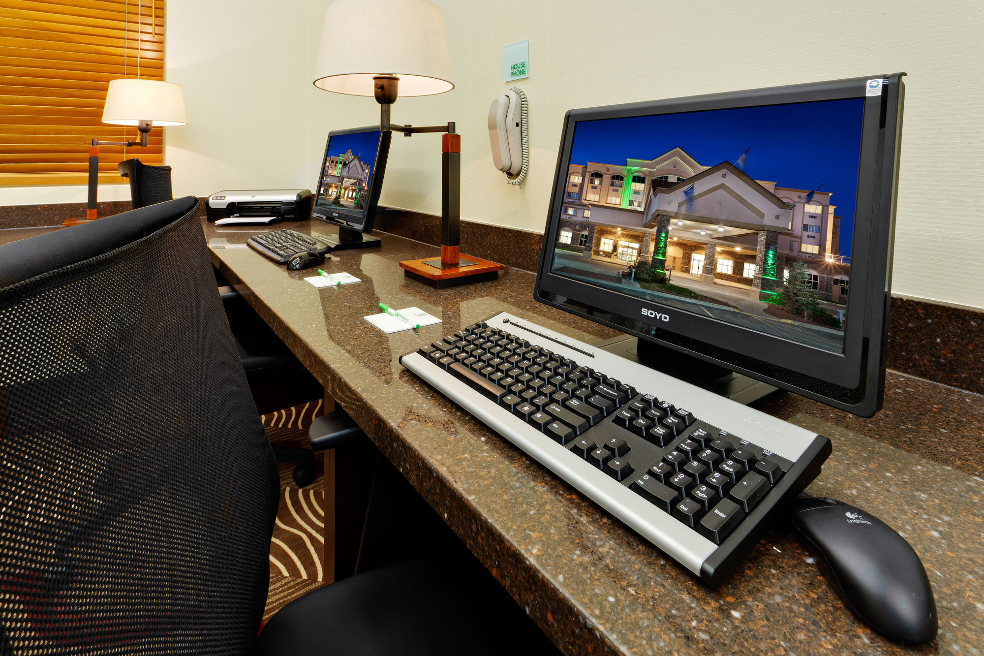 Фото Holiday Inn Lethbridge