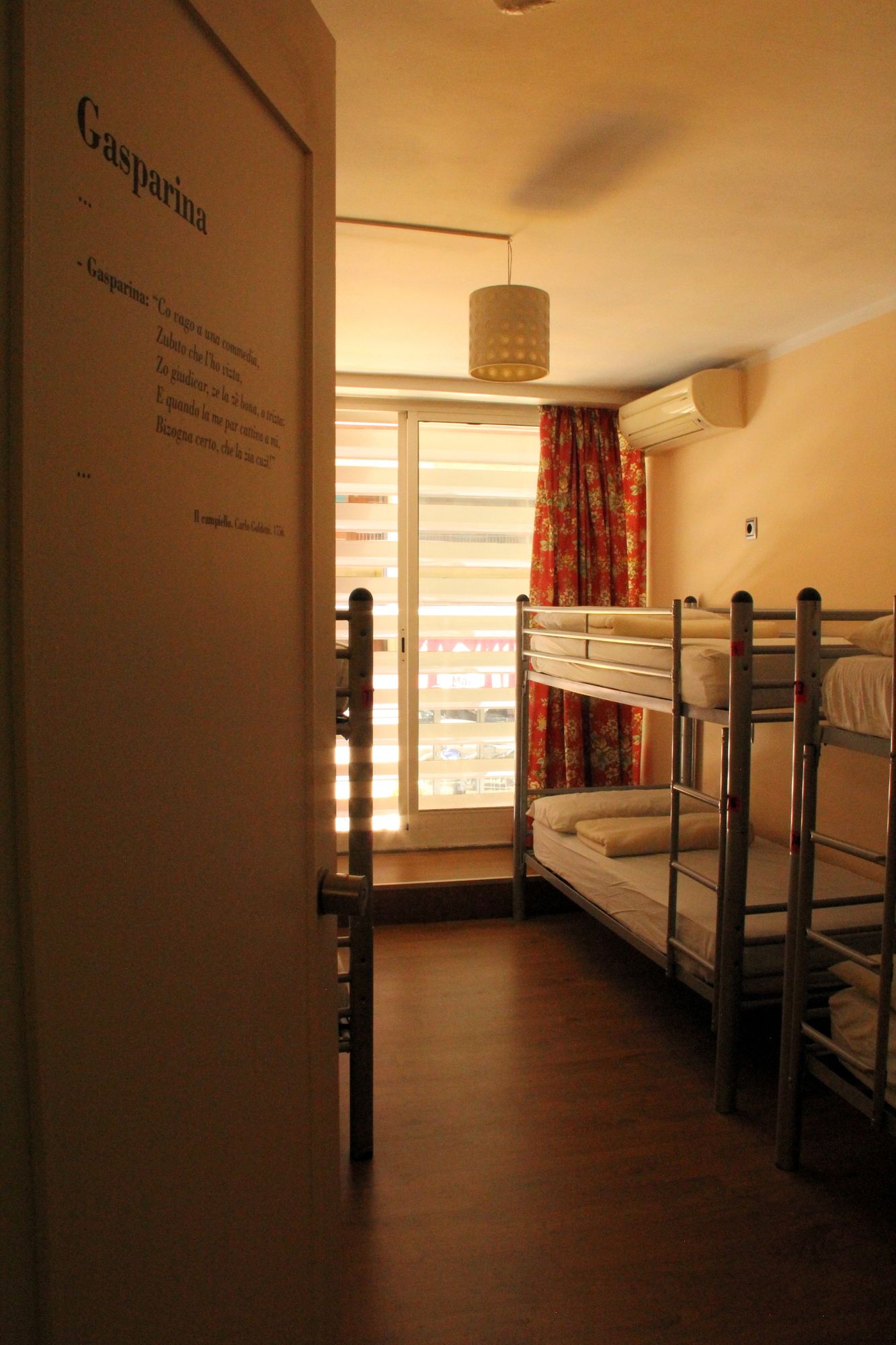 Фото Pars Teatro Hostel