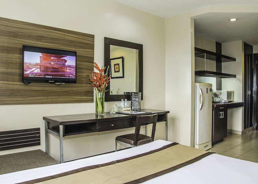 Фото Golden Prince Hotel and Suites