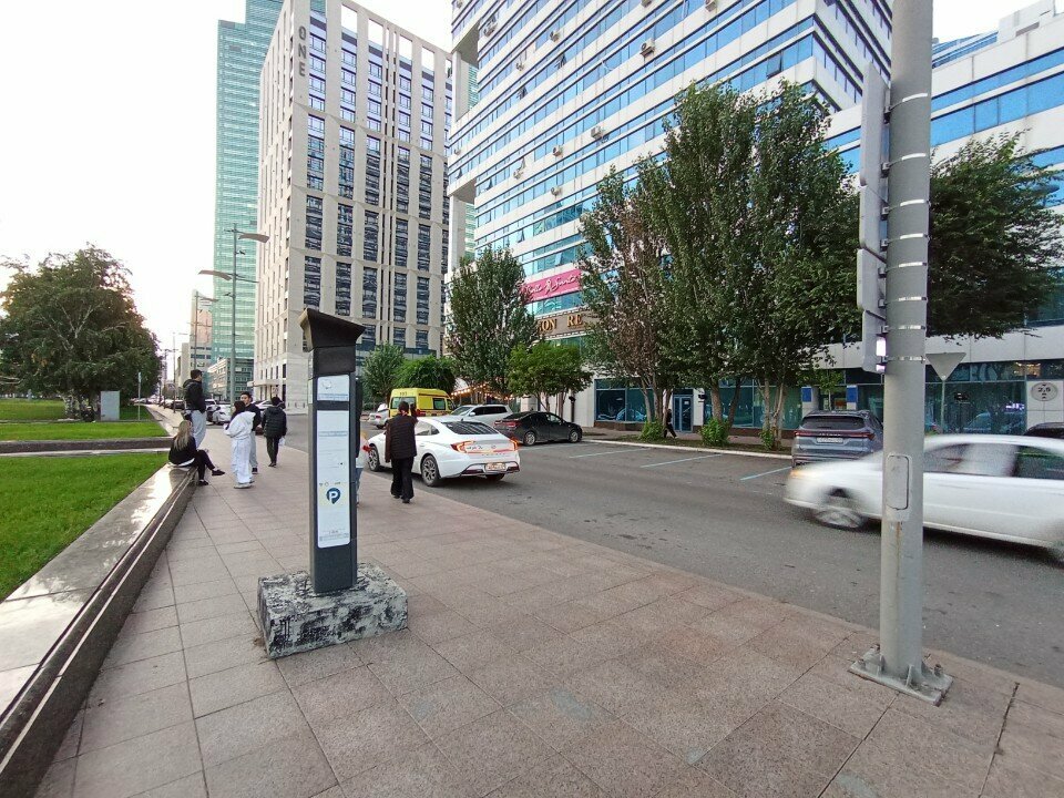 عداد وقوف السيارات Astana Parking Space ، أستانا، صورة