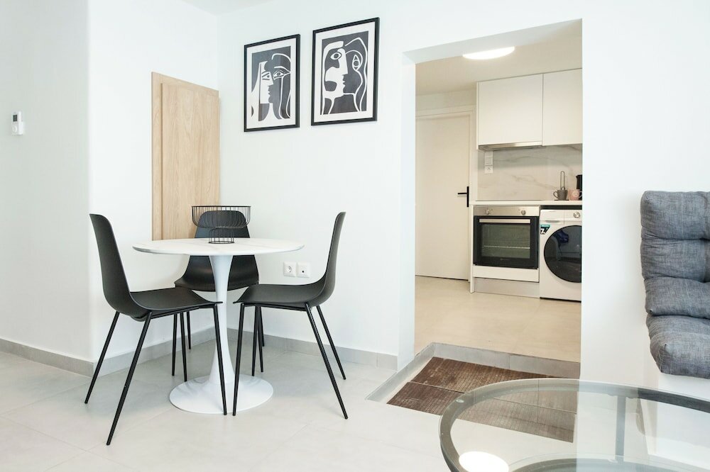 Фото Cozy 1 Bd Basement Apt in Pagrati