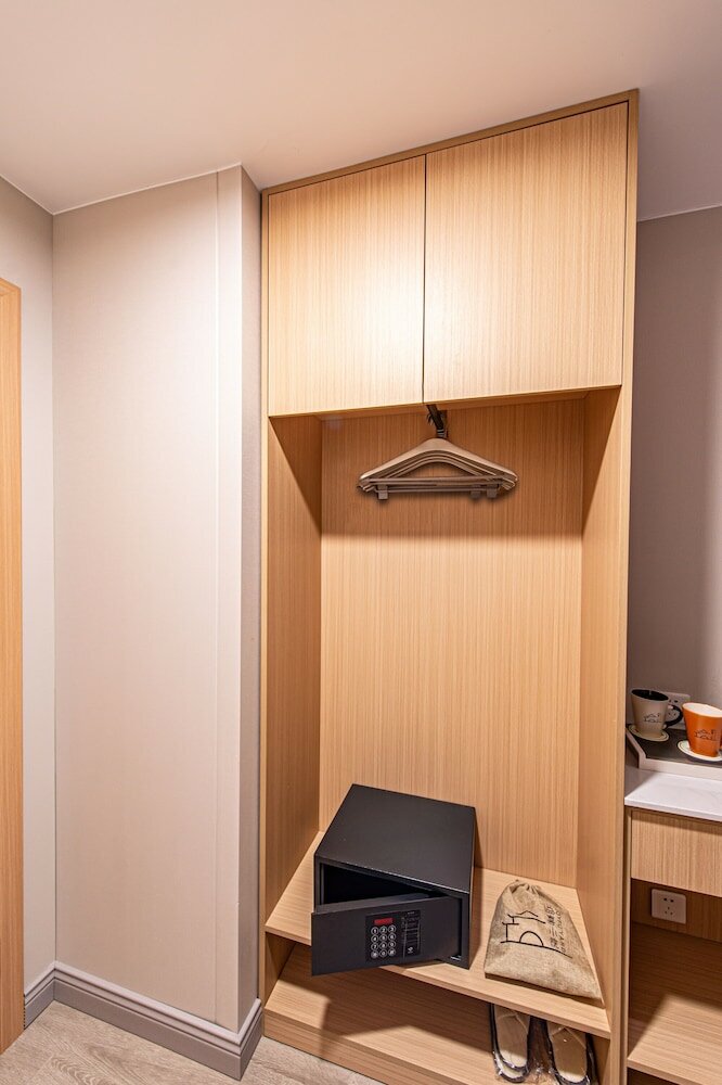 Фото Shanghai Joyful Yard Hotel