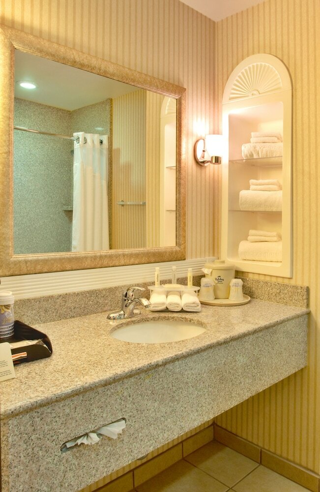 Фото Holiday Inn Express & Suites San Diego Otay Mesa