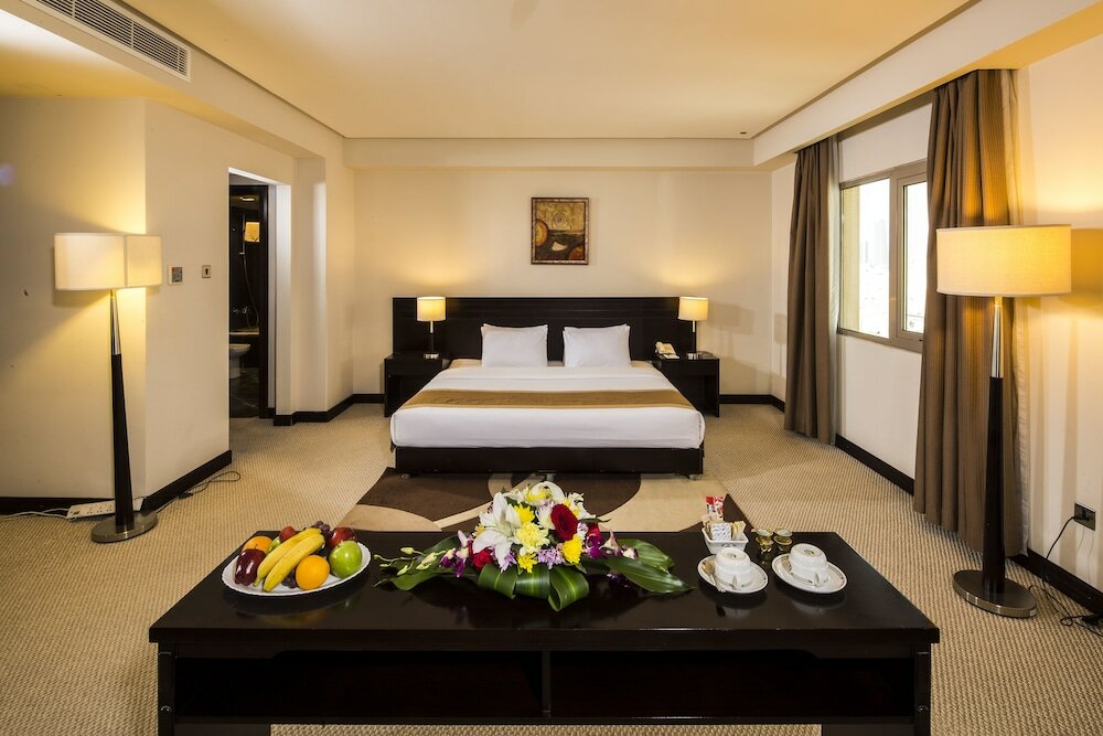 Фото Monroe Hotel & Suites