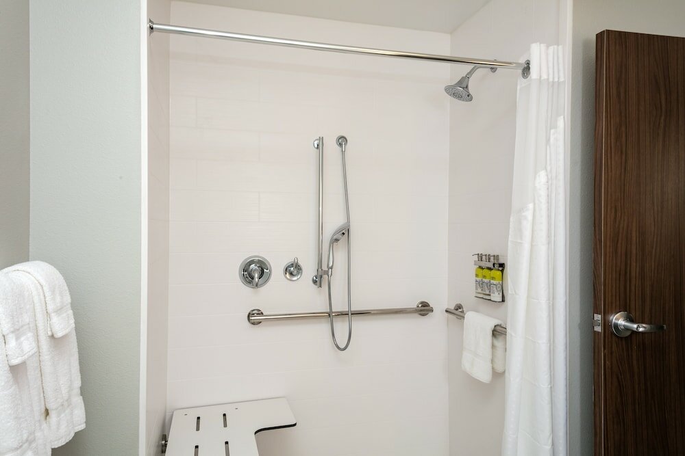 Фото Holiday Inn Express & Suites Bend South, an Ihg Hotel