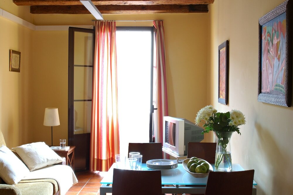 Фото AinB Las Ramblas-Guardia Apartments