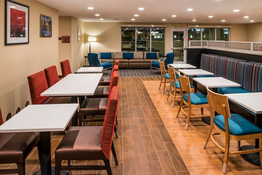 Фото TownePlace Suites by Marriott Ontario Chino Hills