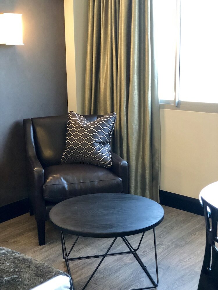 Фото Belaire Suites Hotel