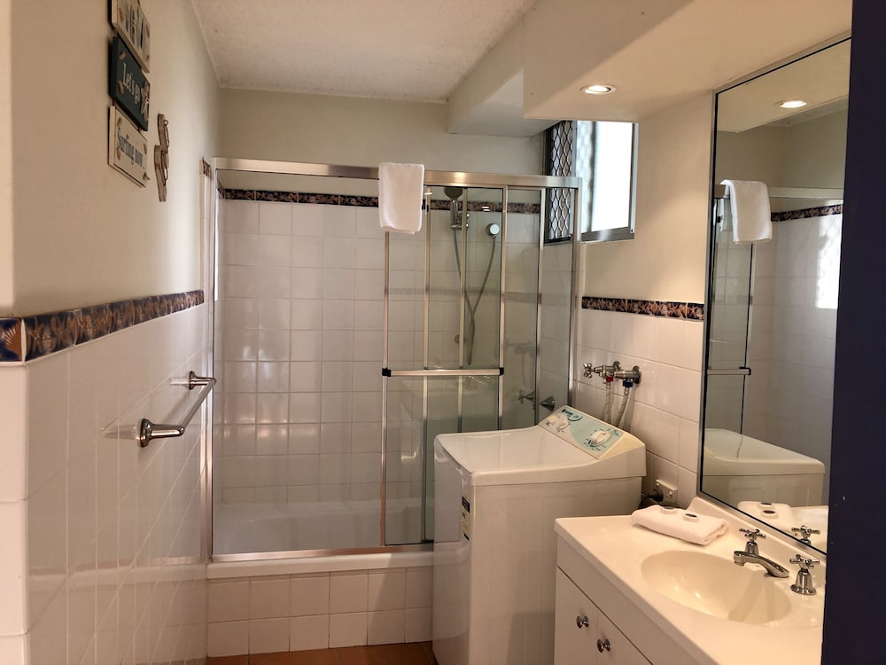 Фото Hi Ho Beach Apartments