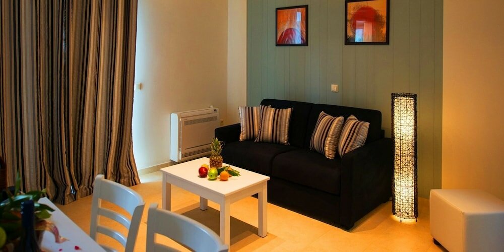 Фото Mantinia Bay Hotel