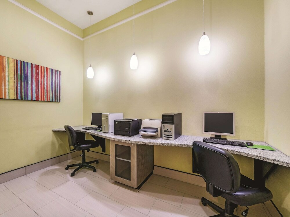 Фото La Quinta Inn & Suites by Wyndham Pharr Rgv Medical Center