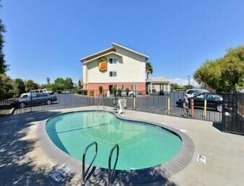 Фото Super 8 by Wyndham Sacramento/Florin Rd
