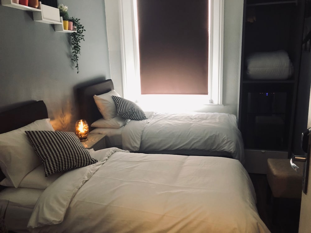 Фото Book a Bed Hostels