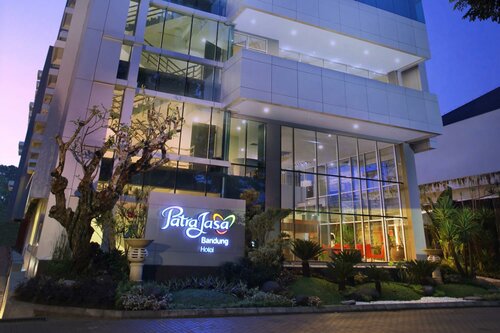 Гостиница Patra Bandung Hotel в Бандунге
