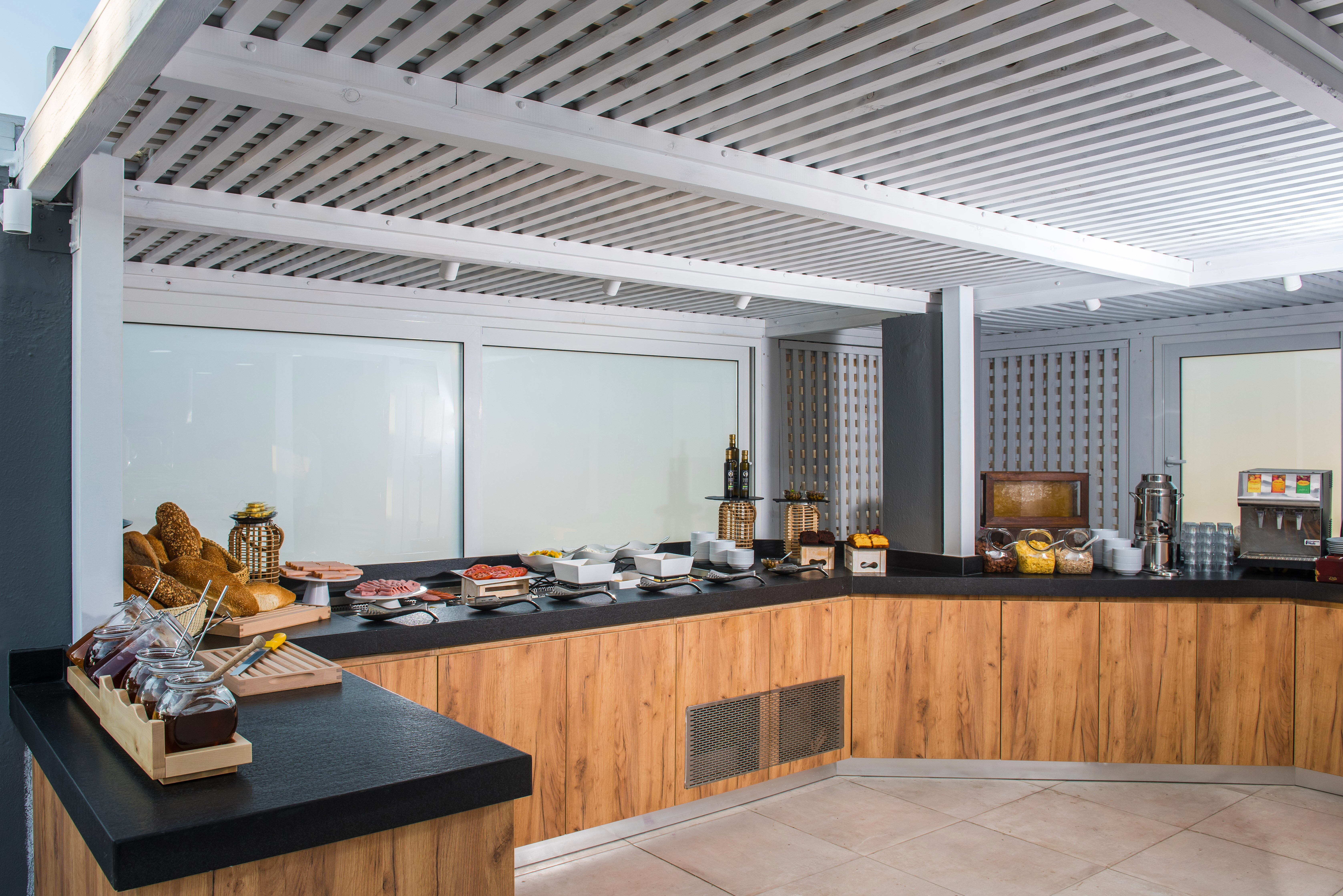 Фото Troulis Aparthotel