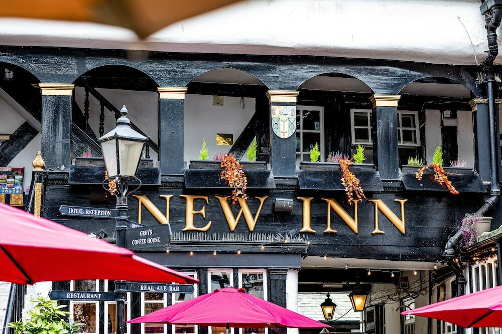Фото The New Inn by Roomsbooked