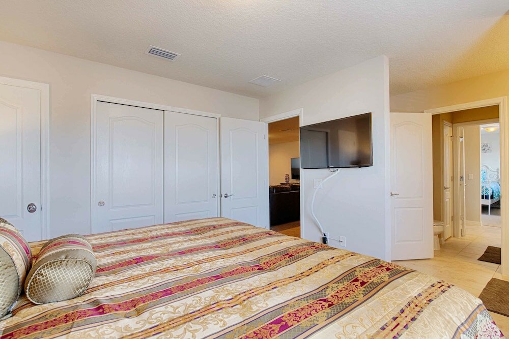 Фото Windsor At Westside № 8 - 8 Bed 6 Baths Villa