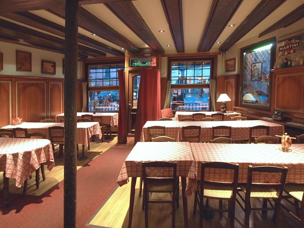 Фото Logis Hôtel Au Cerf d'Or