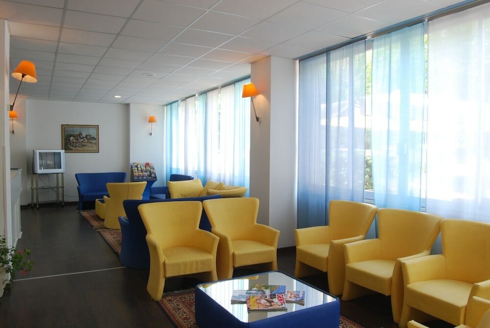 Фото Hotel Embassy Pesaro