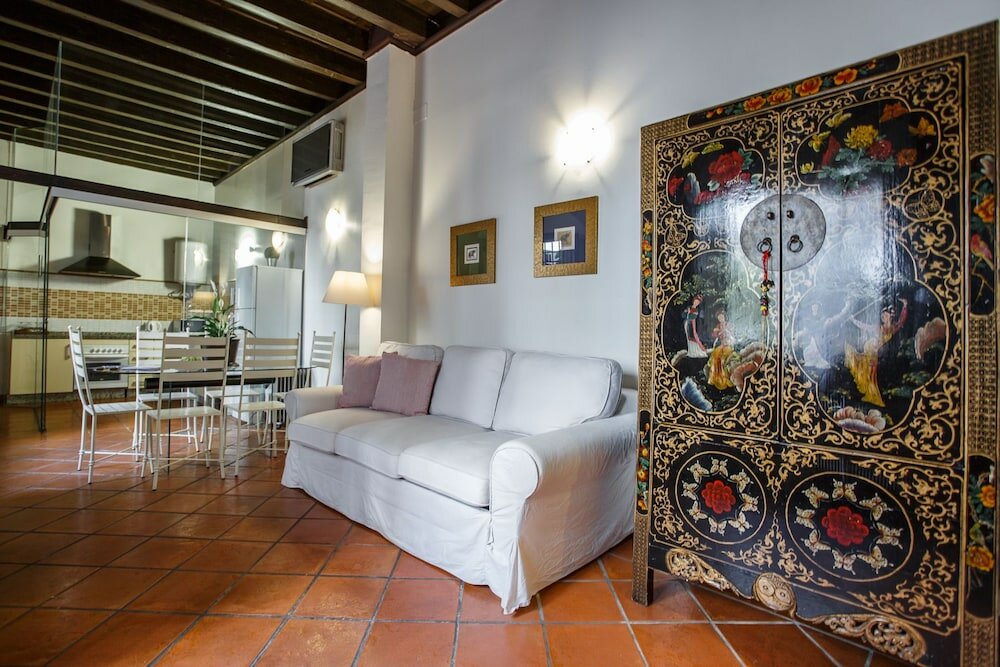 Фото Apartamentos Los Patios de la Judería