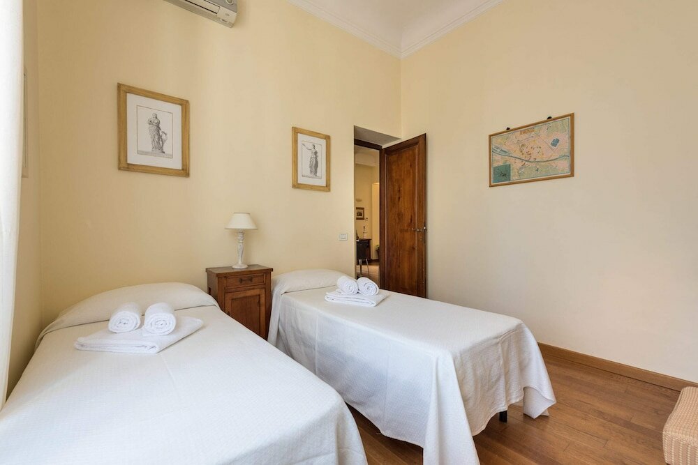 Фото Charming 2bed Apt Overlooking Duomo