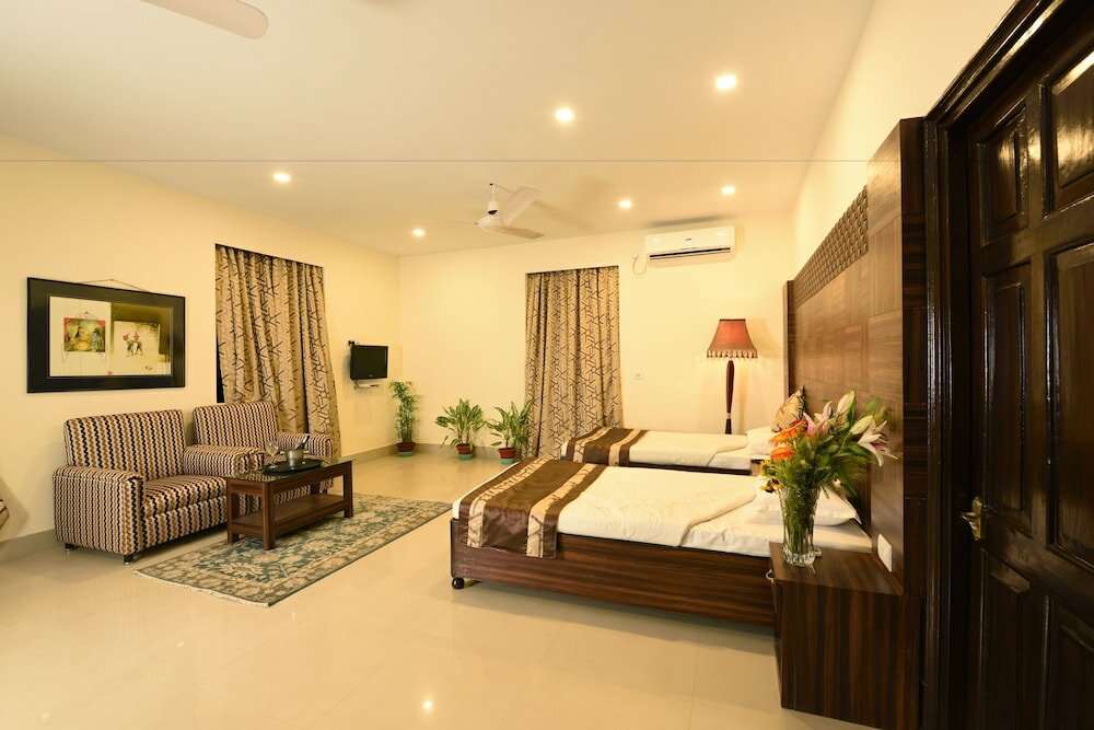 Фото Oyo 6760 Chowdhury Estate Premium
