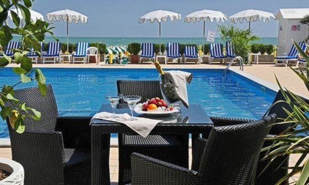 Фото Hotel Plaza Esplanade