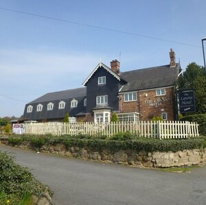 Гостиница The Lawns Hotel