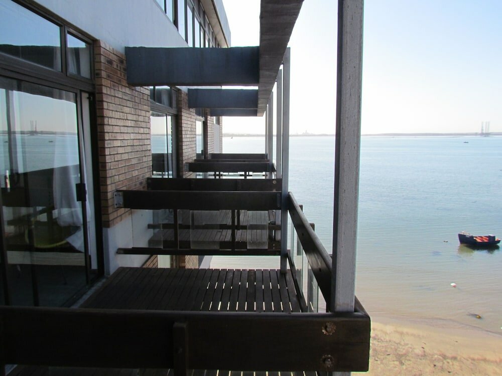 Фото Hoedjiesbaai Hotel