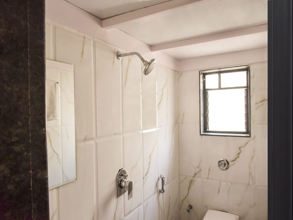 Фото Oyo 12854 Hotel Sahara Inn