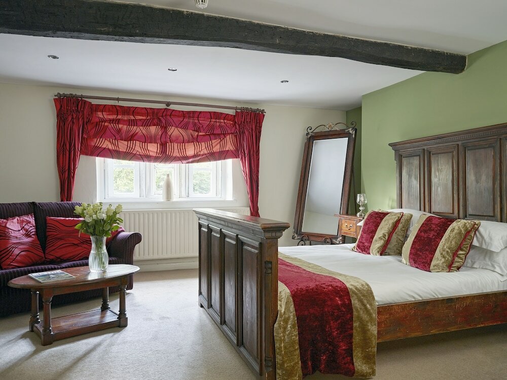 Фото Tennant Arms Hotel