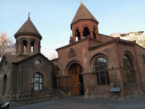 Zoravor Saint Astvatsatsin Church (Tumanyan Street 2nd Lane No:4, Yerevan), ermeni apostolik kilisesi  Erivan'dan