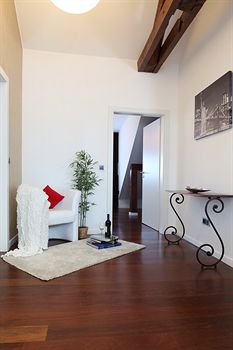 Фото The Queen Luxury Apartments - Villa Giada