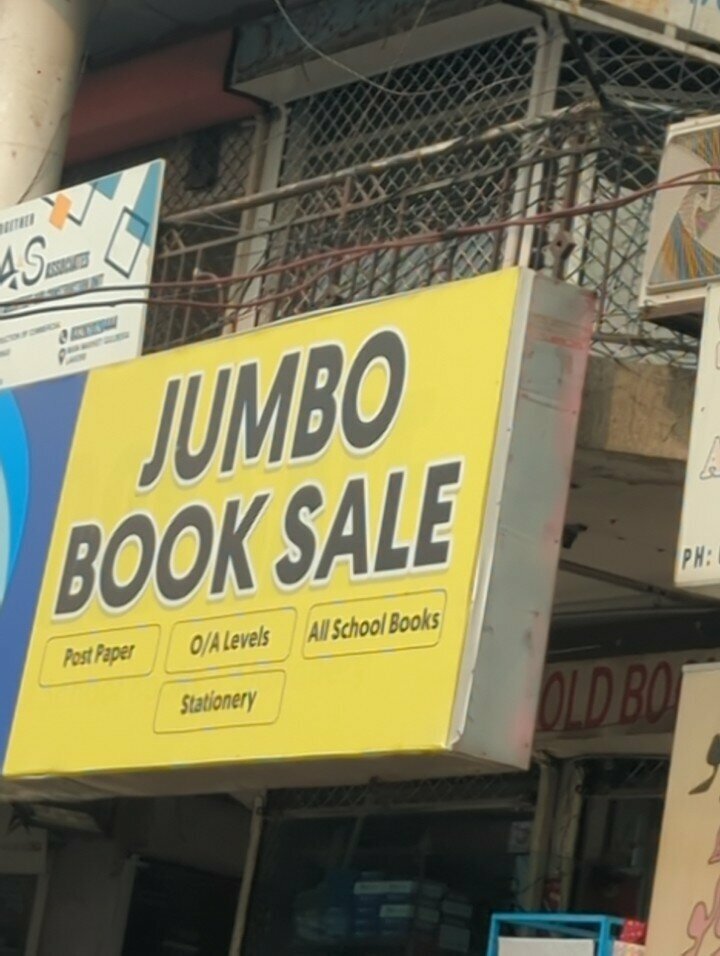 Bookstore Jambo books sale, Lahore, photo