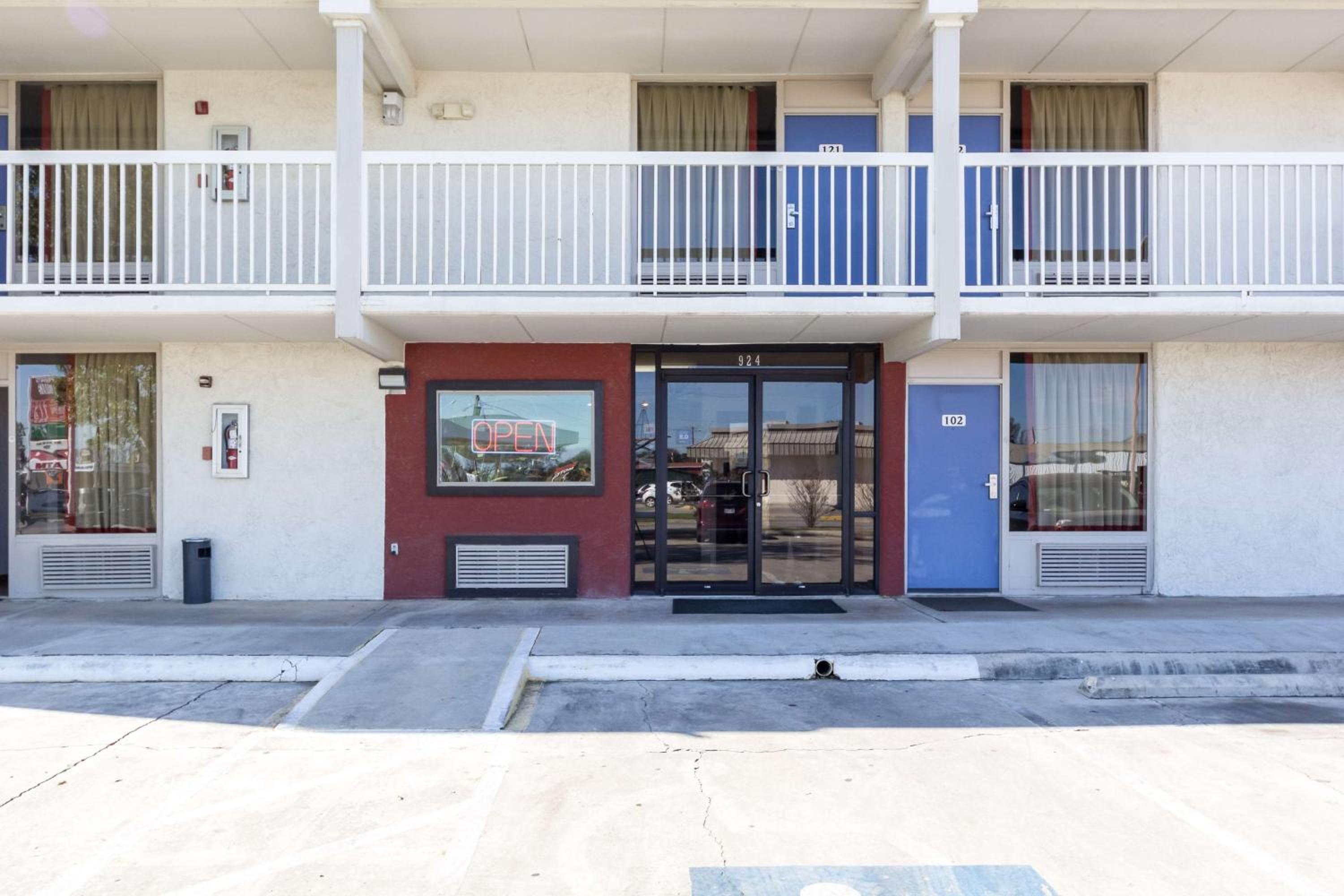 Фото Motel 6 Uvalde, Tx