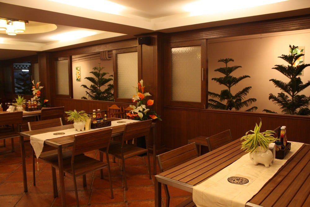 Фото Opal House Hotel & Restaurant