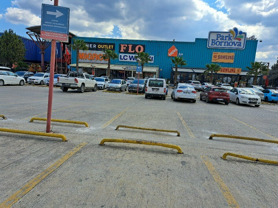 Electronic devices and components Egemen Home Technology Center, Izmir, photo