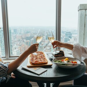 Гостиница One King West