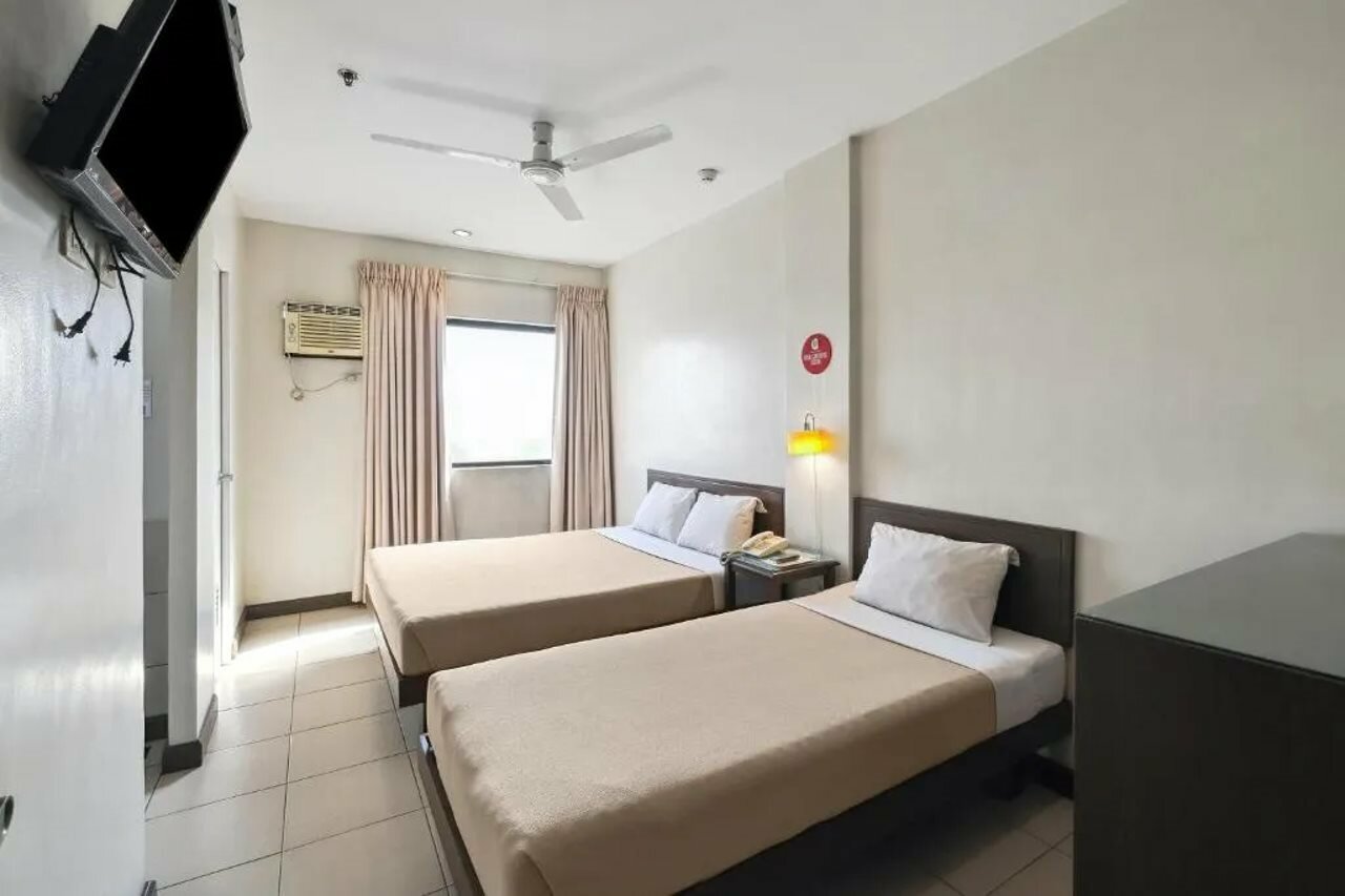 Фото Governor Forbes Inn