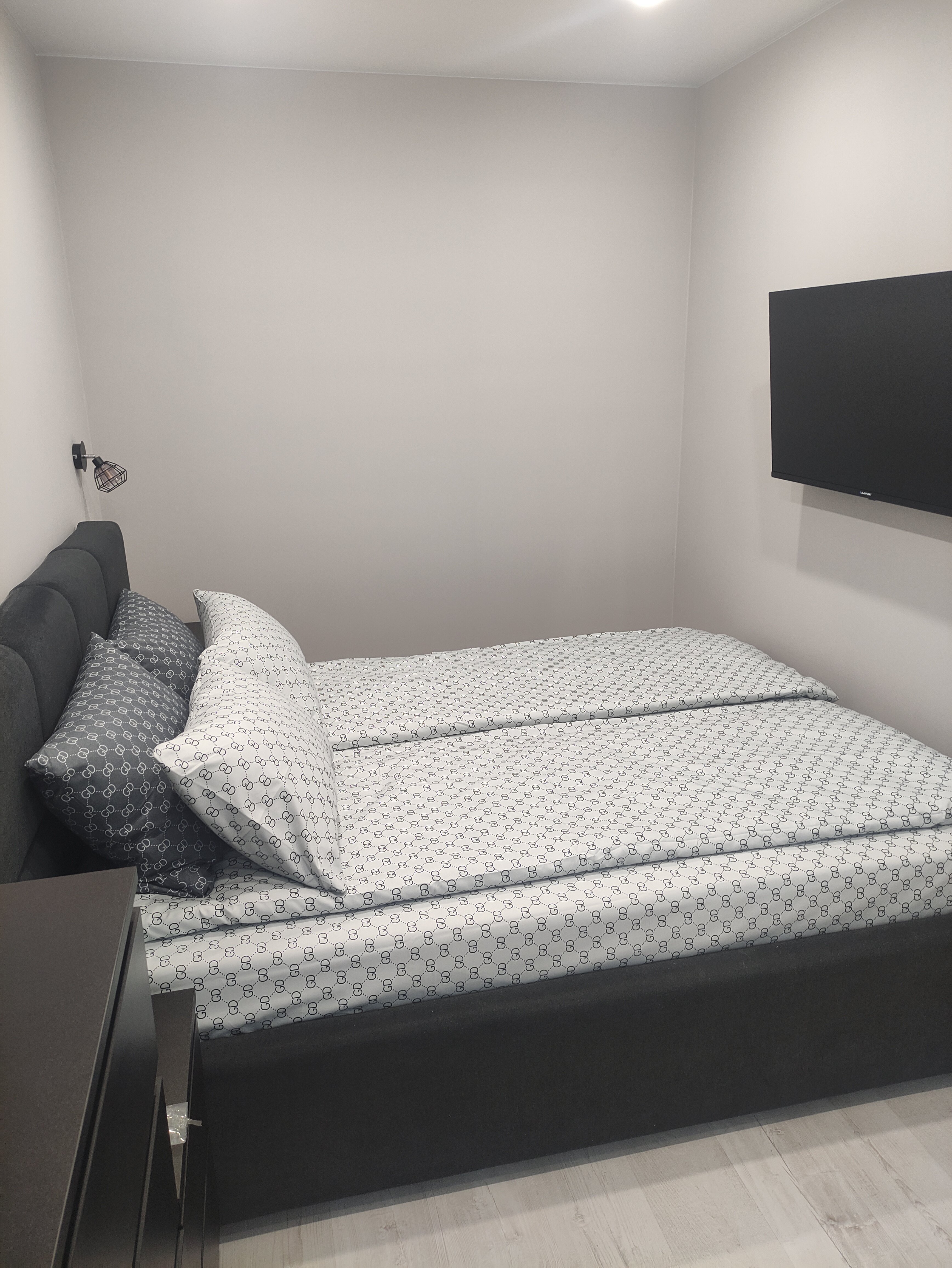 Фото Двухкомнатная квартира у площади