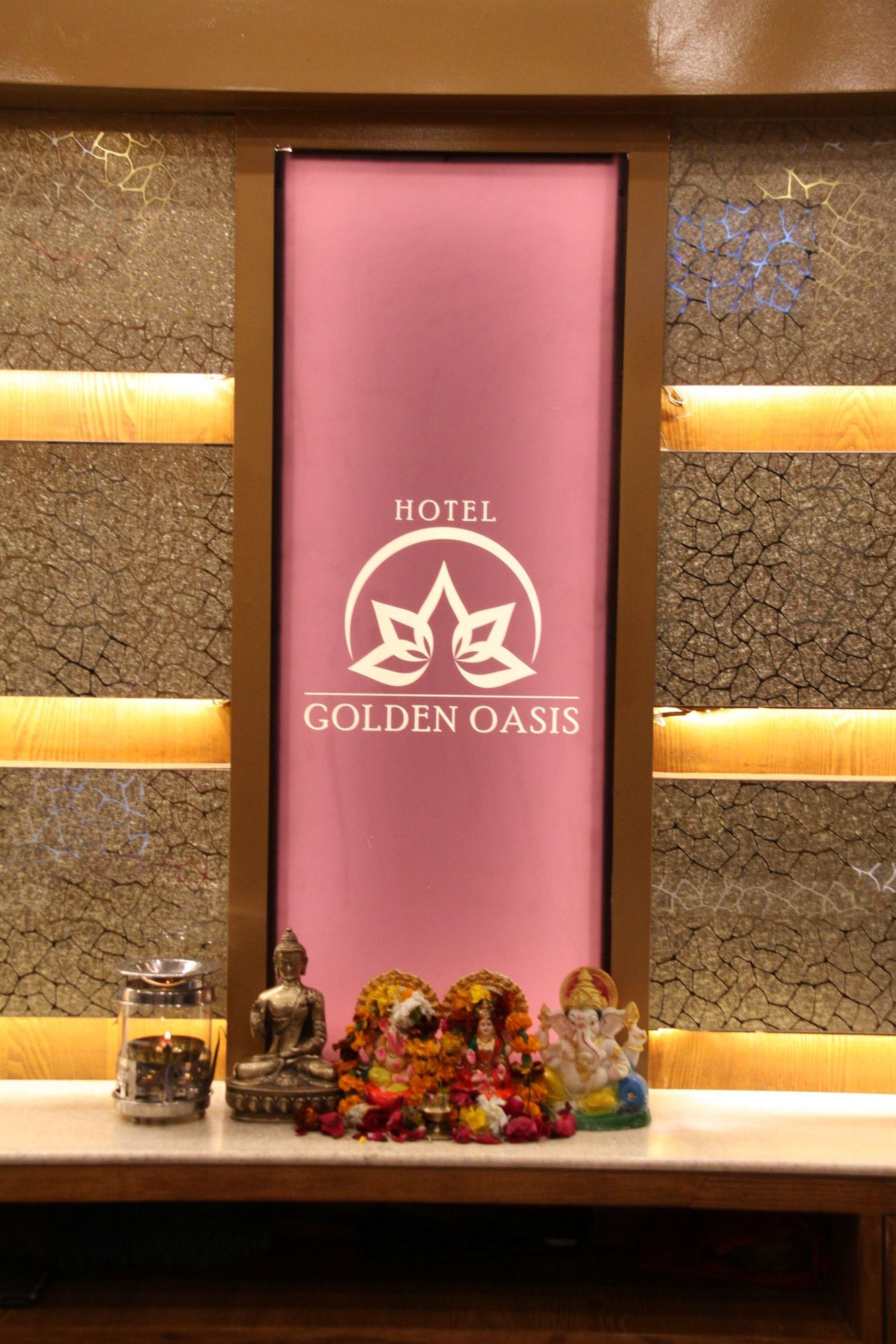 Фото Hotel Golden Oasis Delhi