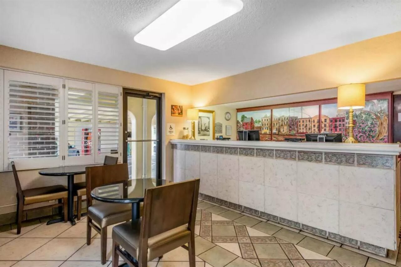 Фото Quality Inn Savannah Historic District