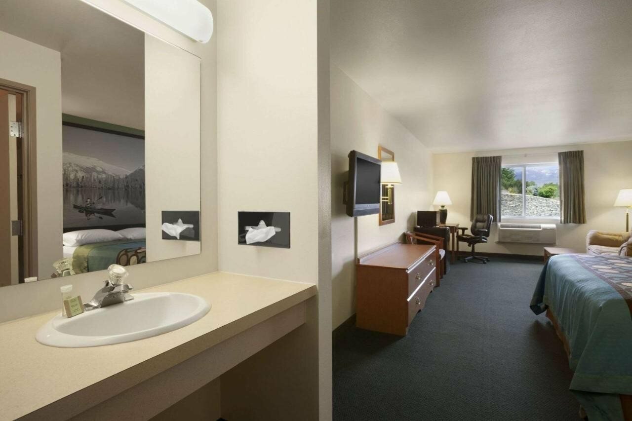 Фото Super 8 by Wyndham Salmon