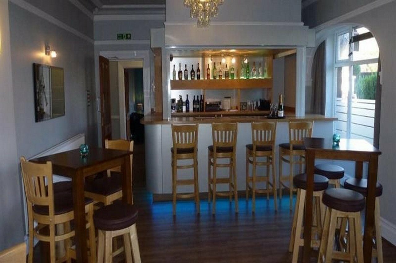 Фото Orrell Park Hotel