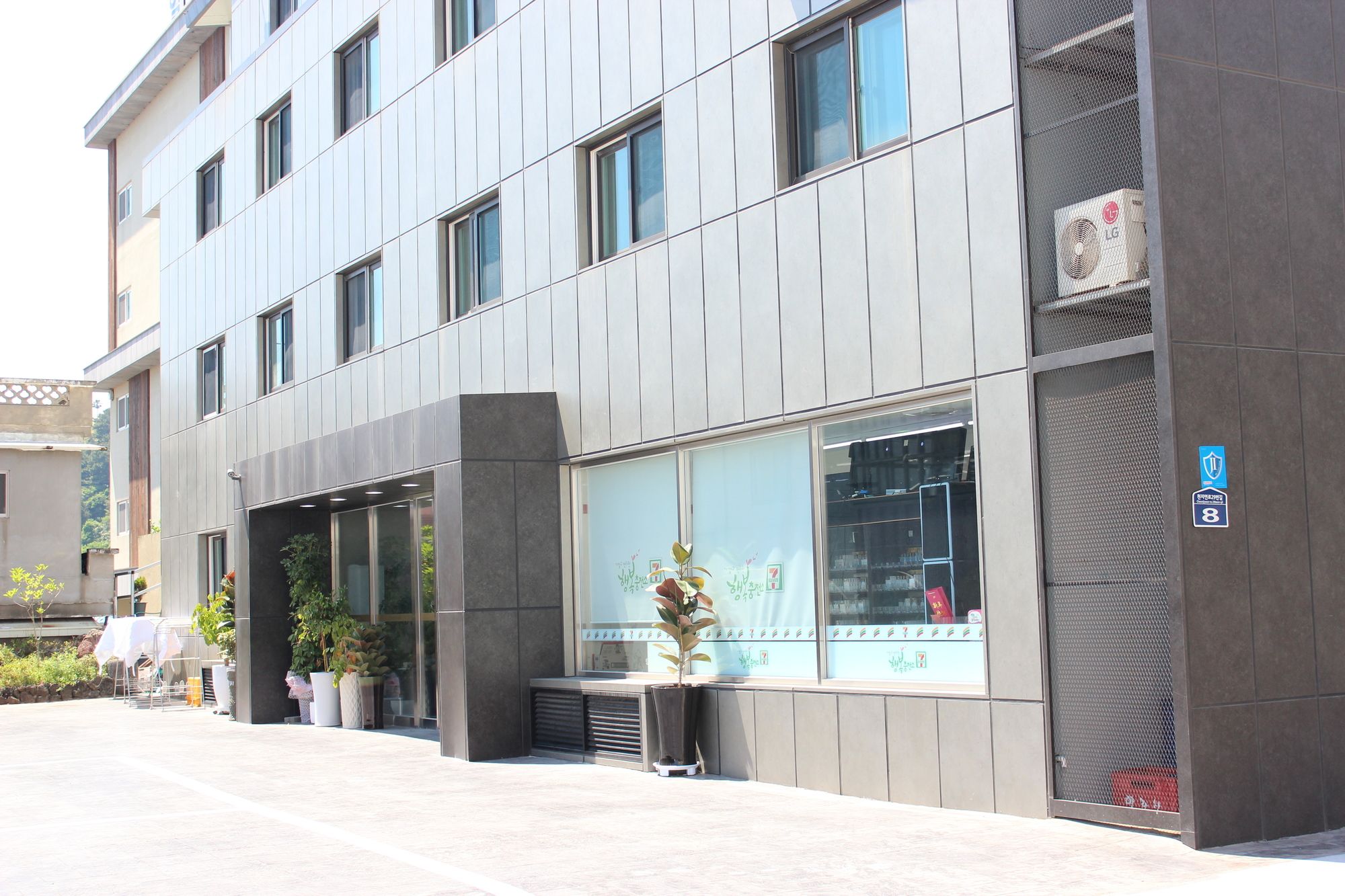 Фото The Lucete Hotel